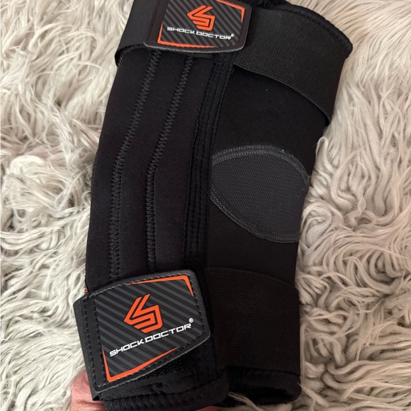 Shock Doctor 870 Knee Brace Support Compression Sleeve Size Medium Black - Picture 2 of 5